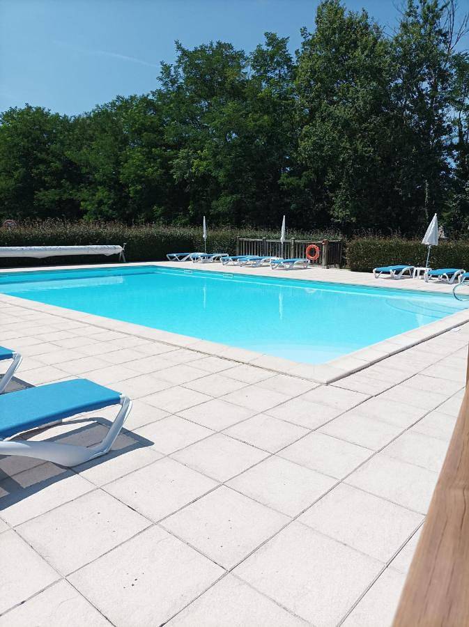 Gîte pour 4 personnes, avec piscine ainsi que vue et terrasse à Argentat - 4