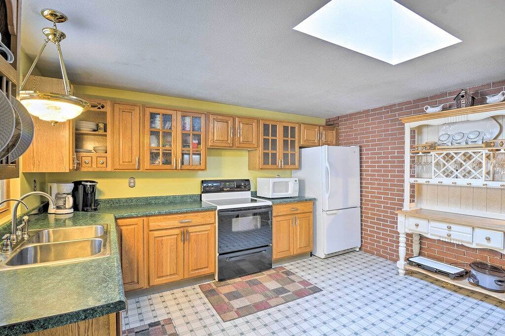 Neu! Riverfront Cabin in Alger w / Terrasse & Wifi! in Gladwin County