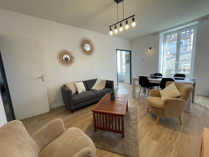Gîte pour 5 personnes à Lussac-les-Châteaux - 2