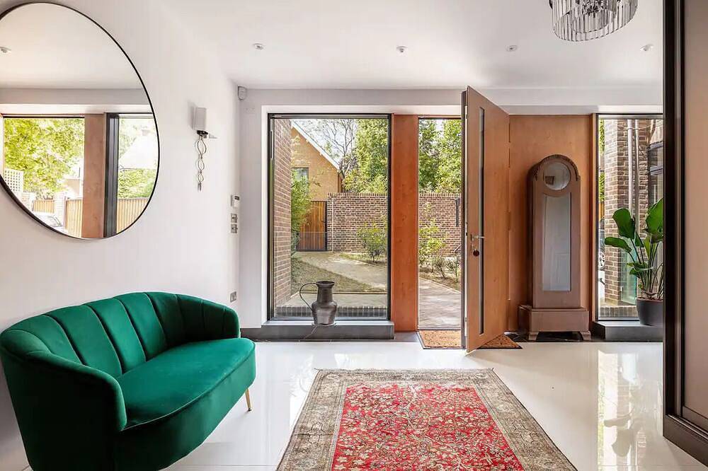 Highgate - Luxury 4-Bedroom Spacious House with Indoor Pool in Haringey, London