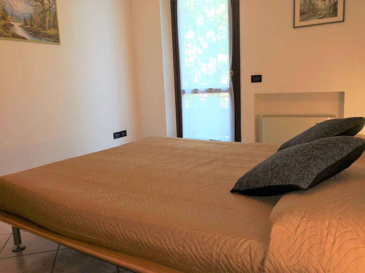 Apartamento vacacional entero, Apartamento de vacaciones con piscina y jardín cuidado in Lazise, Montañas Garda
