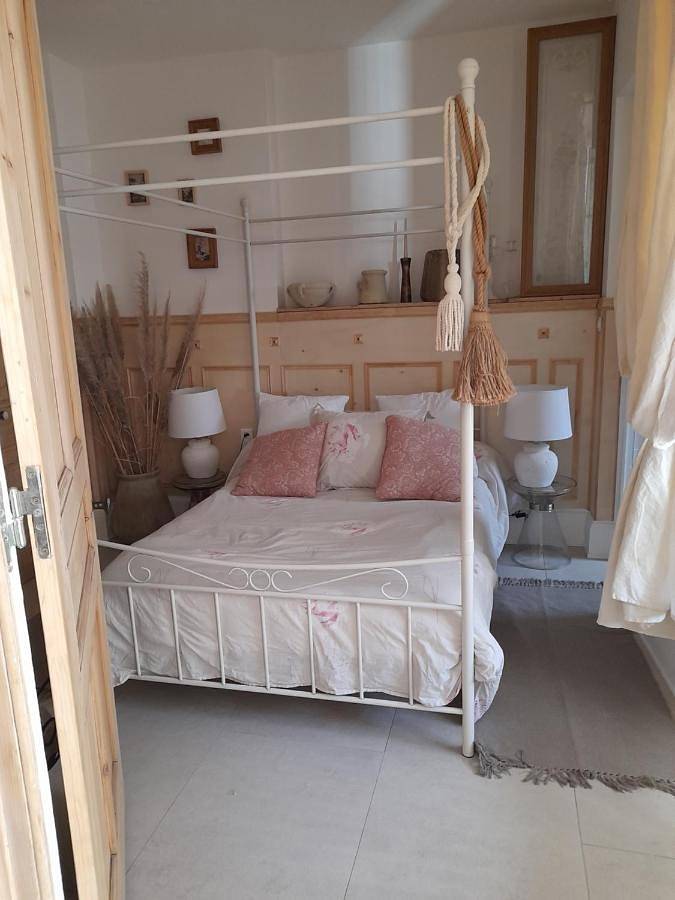Appartement entier, Two-Bedroom Apartment in Saint-Rambert-en-Bugey, Belley