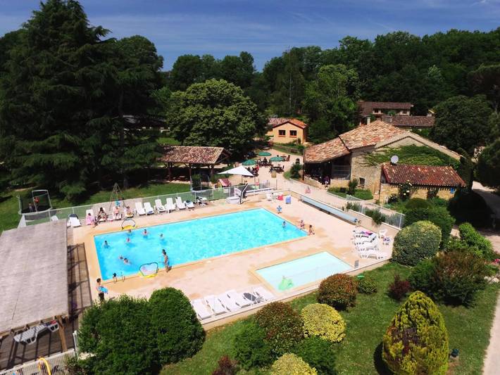 Location de vacances pour 6 personnes, avec jardin et piscine à Gavaudun