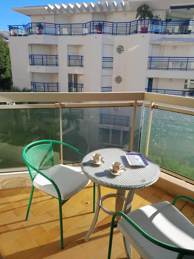 Gîte pour 4 personnes, avec balcon et vue dans Plage Beau Rivage Saint Raphael - 2