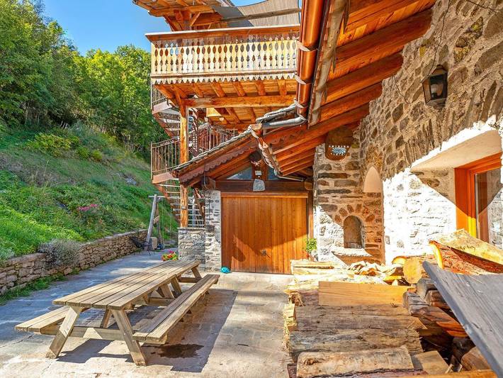 Casa rural para 15 personas, con balcón además de jacuzzi y sauna - 1