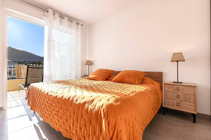 Apartamento entero, Casa Fangu - Balcon avec Vue Port et Montagnes in Sant Ambroggio, Lumio