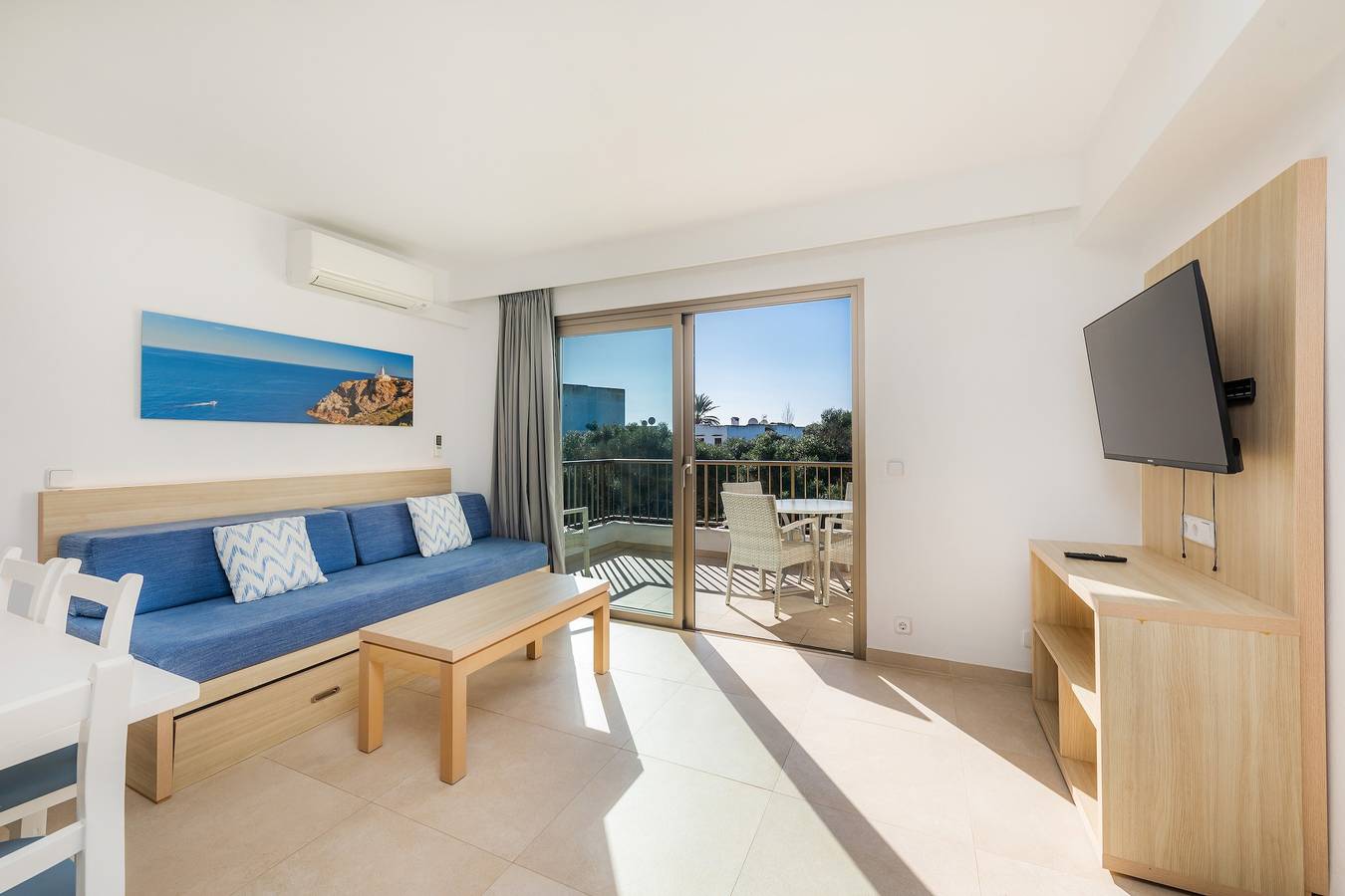 Ganze Wohnung, Apartment 'Aquamarina 8' mit Gemeinschaftspool, Wlan und Klimaanlage in Cala Serena, Felanitx