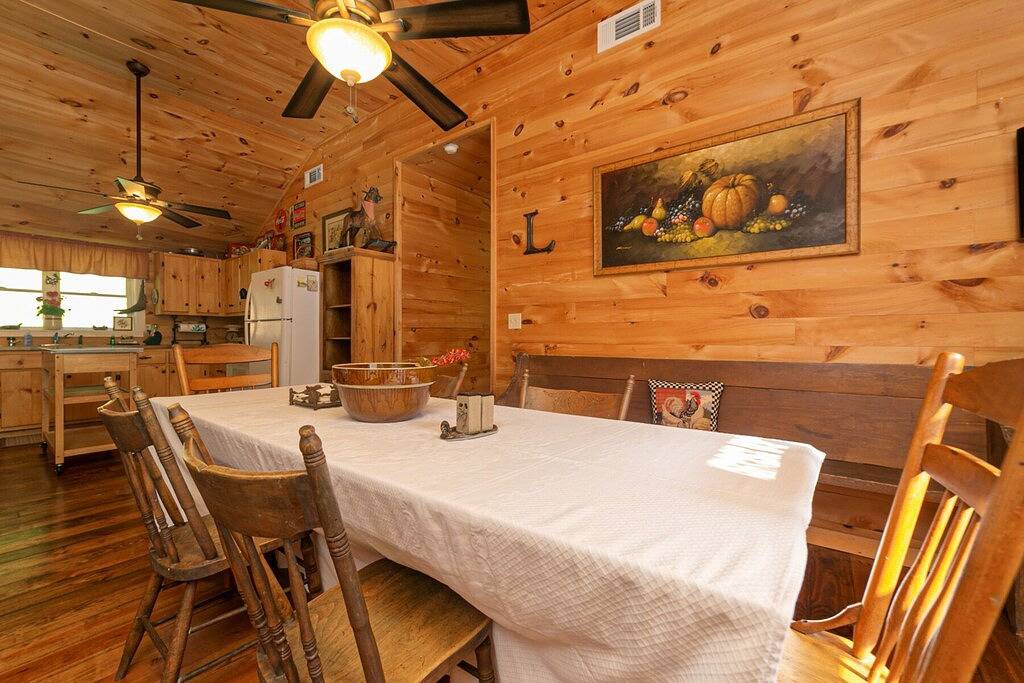 Georgia Bell's -Vintage Farmhouse by Chattahoochee in Chattahoochee National Forest