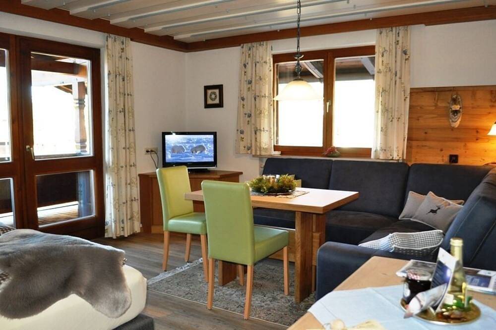 Ganze Wohnung, Ein-Raum-Wohnung (4) 40 qm, Dusche/Wc, Couch, Küchenzeile, Balkon in Reit im Winkl, Bayerische Alpen