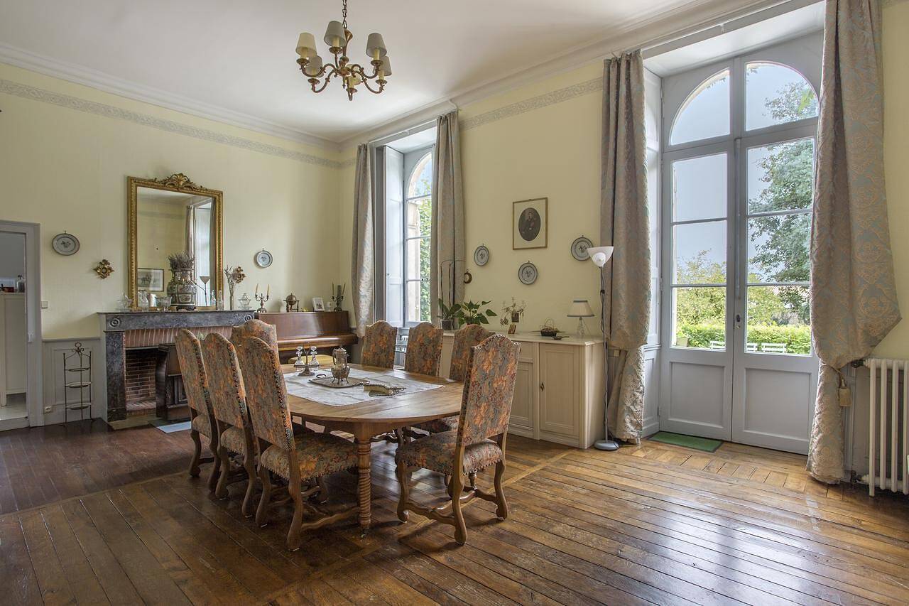 Maison d'hôtes 'Suite Belle Epoque' avec piscine partagée, jardin partagé et Wi-Fi in Fontenay-le-Comte