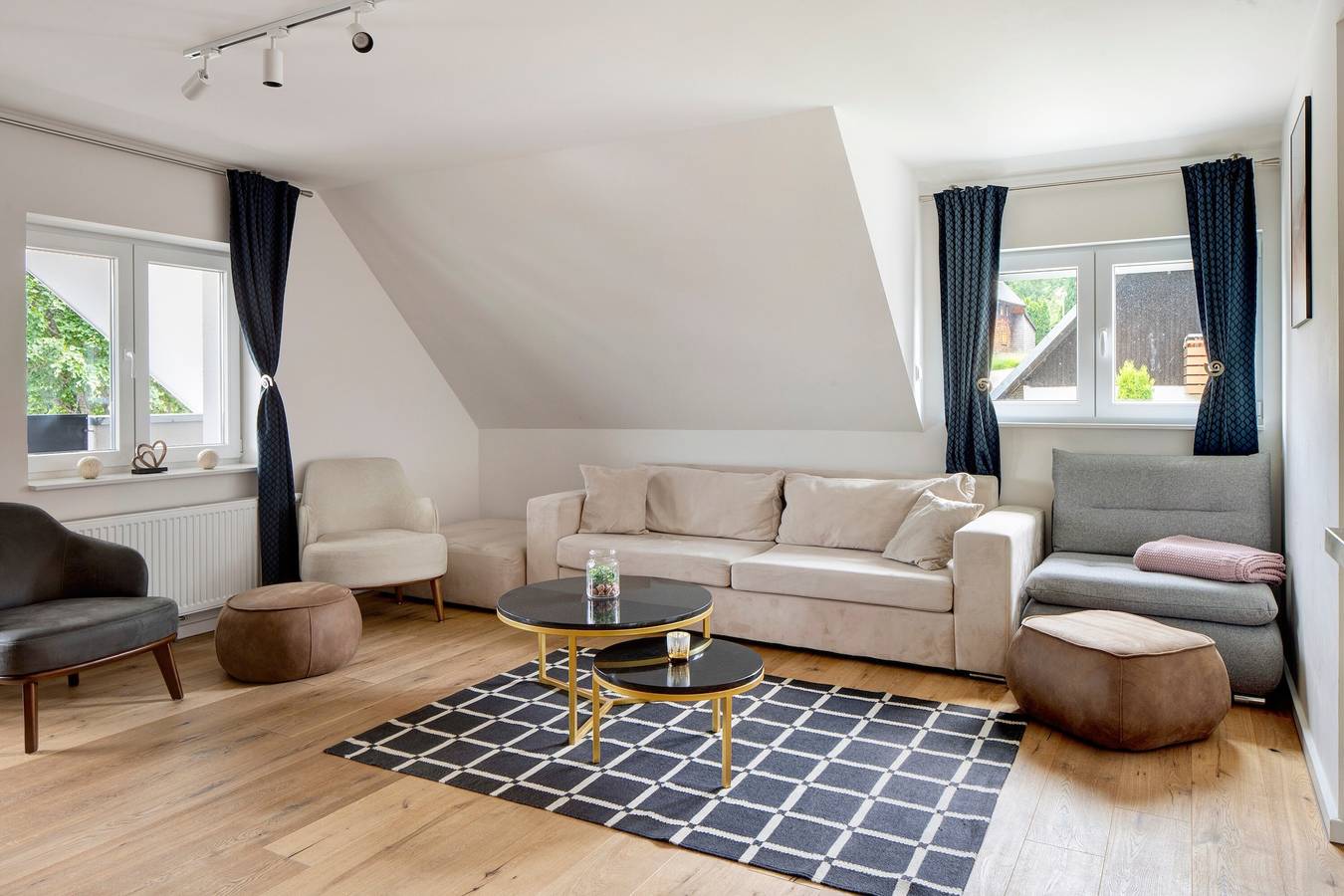 Ganze Wohnung, Ferienwohnung 'Gentuard's und Leandro's Weitblick' mit Bergblick, Gemeinschaftsgarten und Wlan in Hofsgrund, Oberried