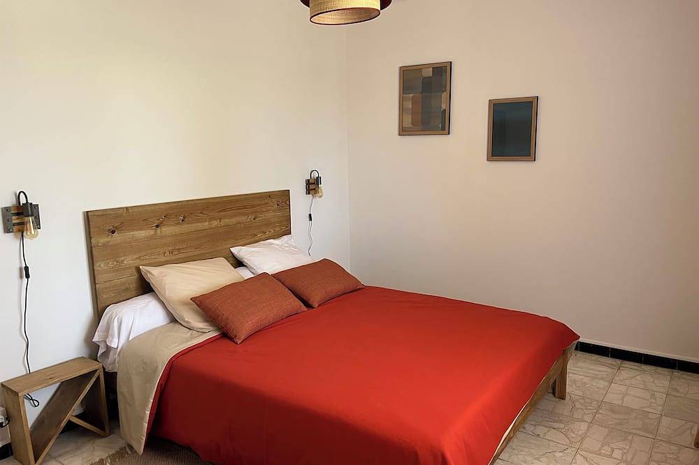 Grande Maison Familiale Accueillante Tout Juste Rénovée sur 3000m2 de Terrain in Fos-sur-Mer, Istres region