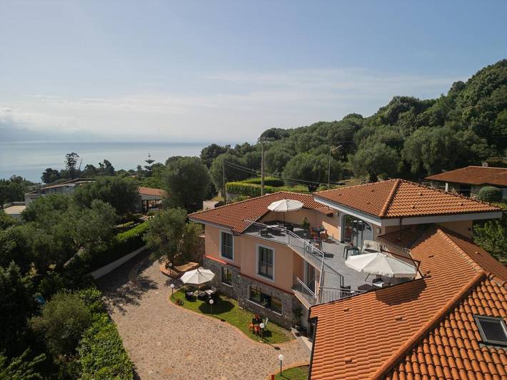 Hotel, mit Terrasse und Garten