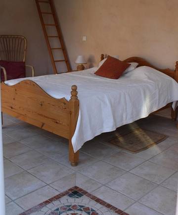 Gîte pour 2 personnes, avec piscine et jardin à Camps-la-Source