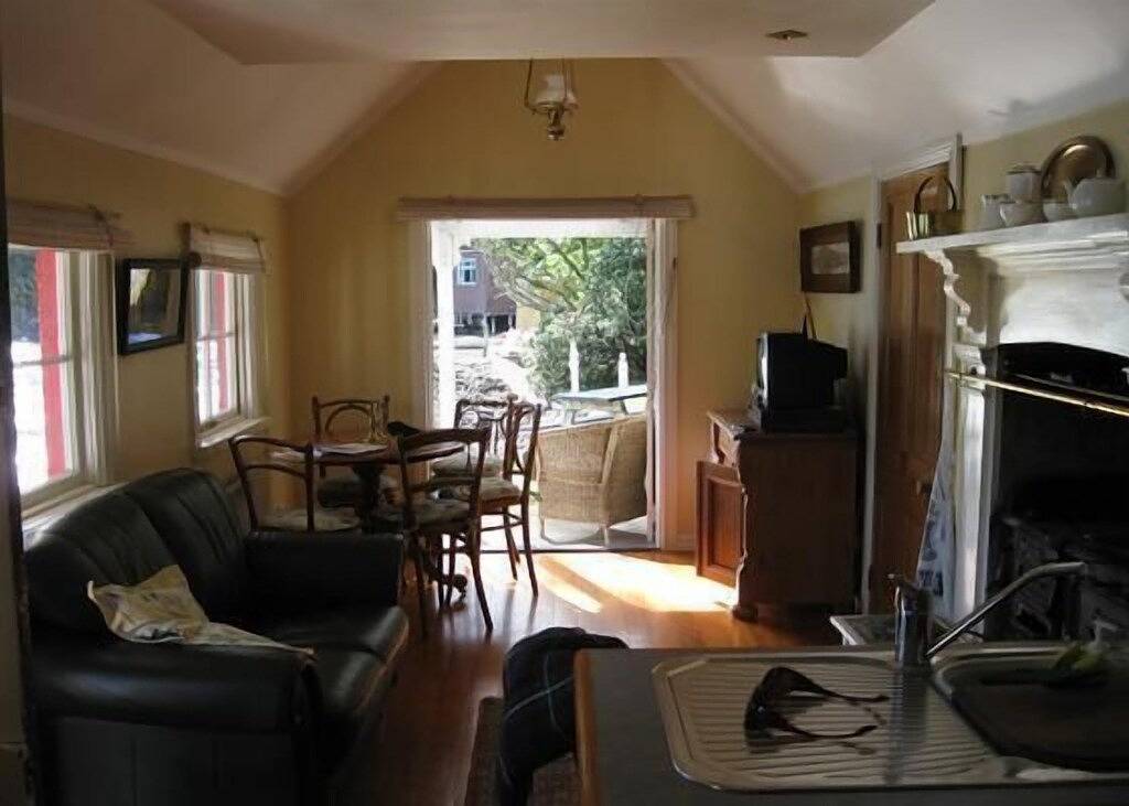 Ikonenhaftes historisches Küsten-Häuschen in Otago