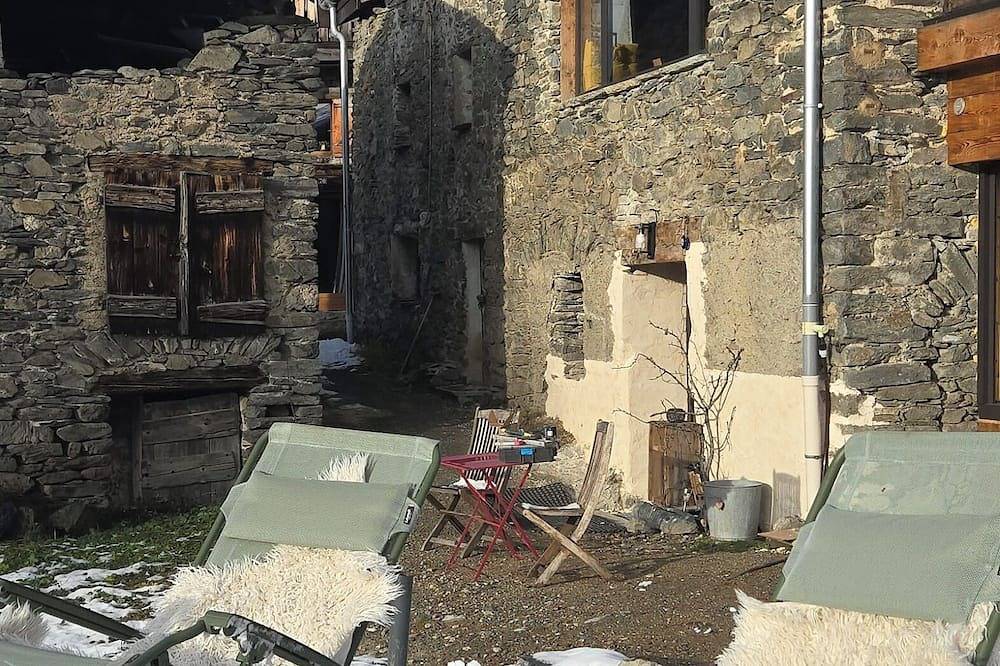 Authentic getaway at La Montagnette Relaxation and Nature in the heart of the Alps! in Saint-Martin-de-la-Porte, Vanoise-Massiv