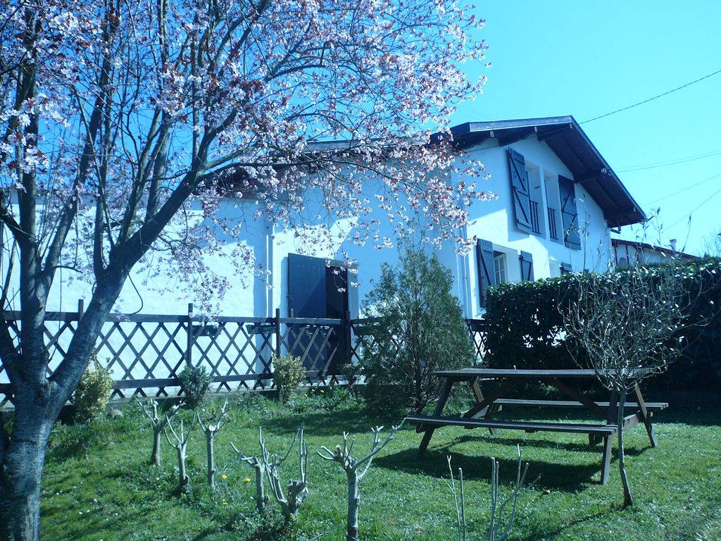 Appartement entier, Gîte Otatxa - 15 minutes de Saint-Jean-de-Luz in Saint-Pée-sur-Nivelle, Région de Bayonne