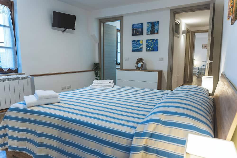 Entire apartment, Casa del Cocciaro - independent apartment in the old town, on ground floor in Città della Pieve, Perugia Province