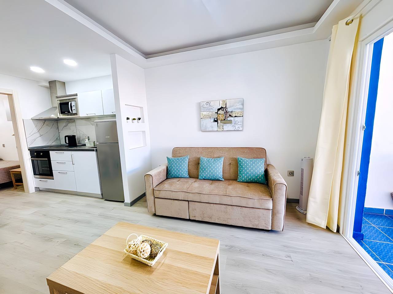 Entire apartment, Apartment Bellissima with pool and Wi-Fi, 200m from the sea in Puerto del Carmen in Puerto del Carmen, Tías