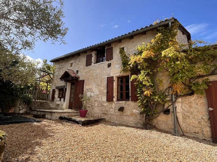 Location de vacances pour 6 personnes, avec jardin et piscine à Champagne-et-Fontaine - 2