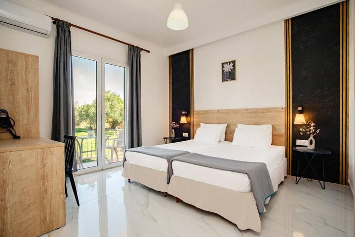 Appart’hôtel pour 4 personnes, avec Balcon et Terrasse ainsi que Jardin et Vue