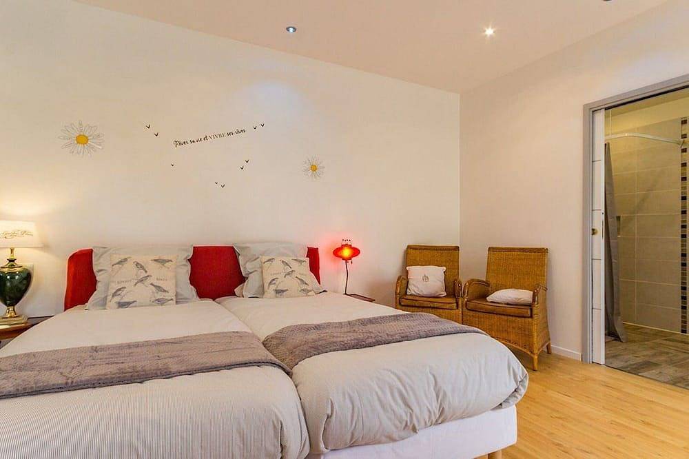 Évasion Marine : Studio avec Jardin Privé, Terrasse et Accès Direct au Canal de Nantes à Brest in Plessé, Région de Châteaubriant