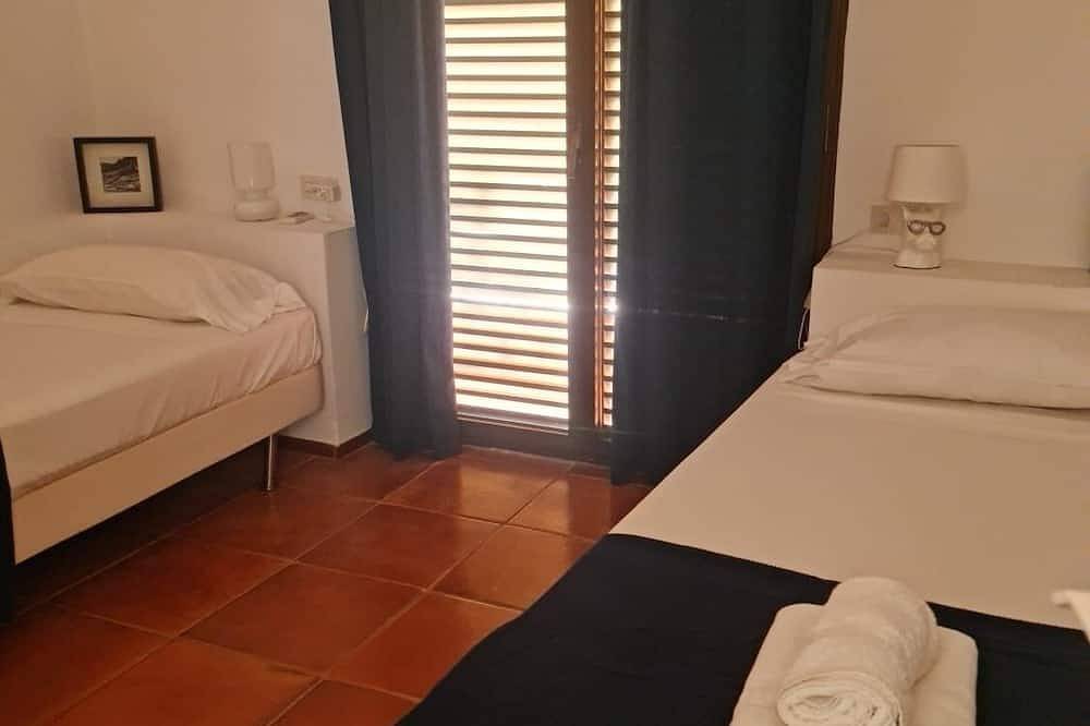 Large villa with pool, exceptional views in Platja de Tamariu (Palafrugell), Tamariu