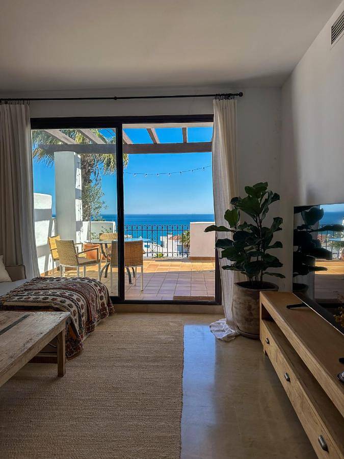 Apartamento para 11 personas, con vistas además de piscina y jardín, Se admiten mascotas en La Alcaidesa