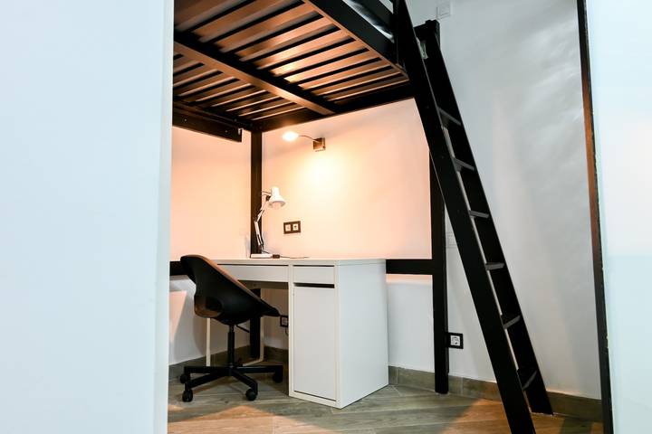 Estudio entero, M Coqueto apartamento de un dormitorio en in Moncloa-Aravaca, Madrid