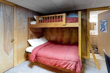 Vacation House for 8 Guests in Wilmington (VT), Green Mountain National Forest, Picture 2