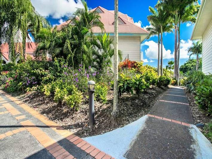 Gîte pour 6 personnes, avec piscine et jacuzzi ainsi que terrasse et sauna à Rivière-Salée - 2