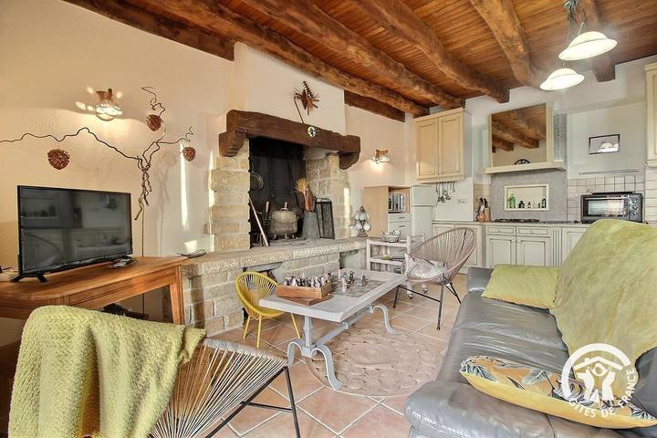 Gîte pour 5 personnes, avec terrasse et jardin à Loscouët-sur-Meu