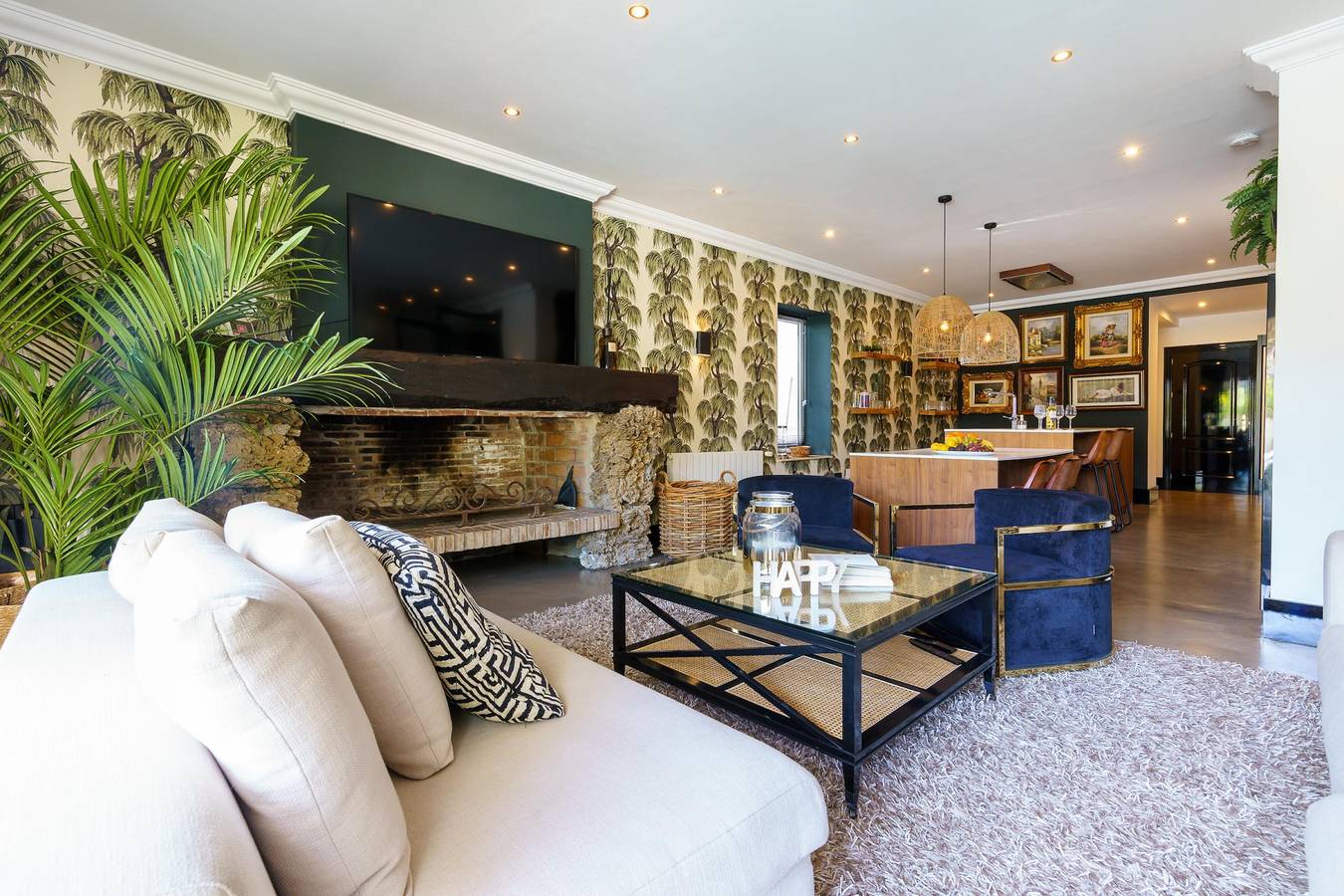 Golden Villa Luxury Pool Retreat & beach in Marbella East, Marbella