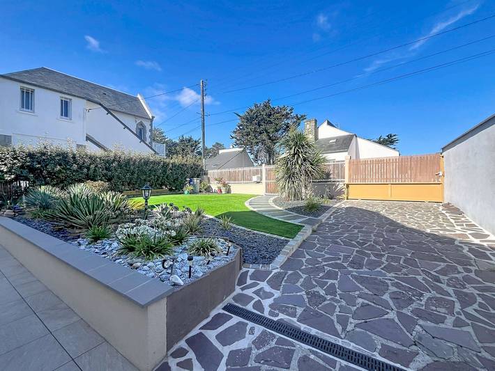 Charmantes Haus im Zentrum mit Garten, 100m vom Strand und Geschäften, 4 Schlafzimmer, WLAN in Jullouville, Côte de la Déroute