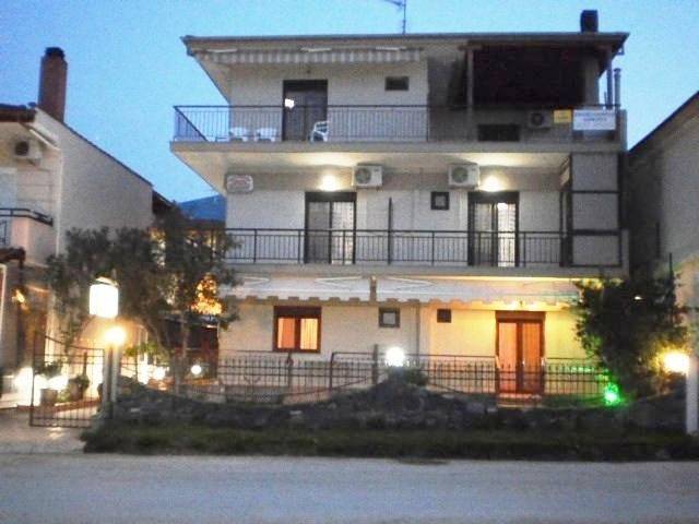 Gîte pour 3 personnes, avec vue et jardin, adapté aux familles dans Stavros