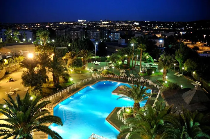Hotel para 10 personas, con sauna y jardín además de jacuzzi y piscina - 1