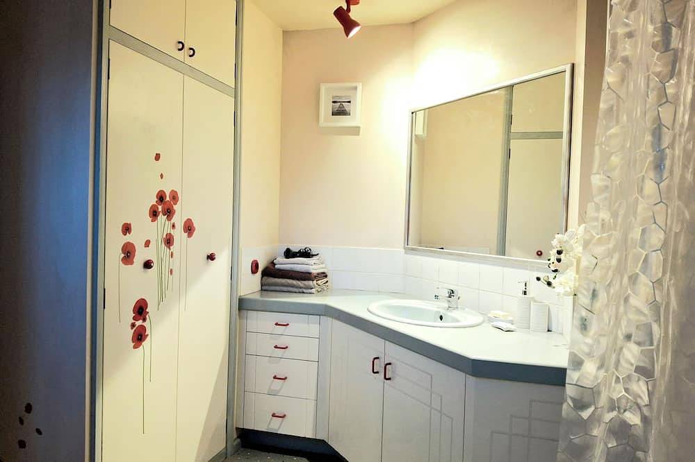 Chalet and pool 4 persons in the Corbieres, large garden in Fabrezan, Mittelmeerküste (Frankreich)
