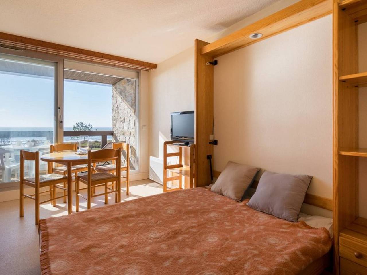 Entire studio, Carnac - Studio 28sqm - Sleeps 4 with Loggia in Carnac Plage, Carnac
