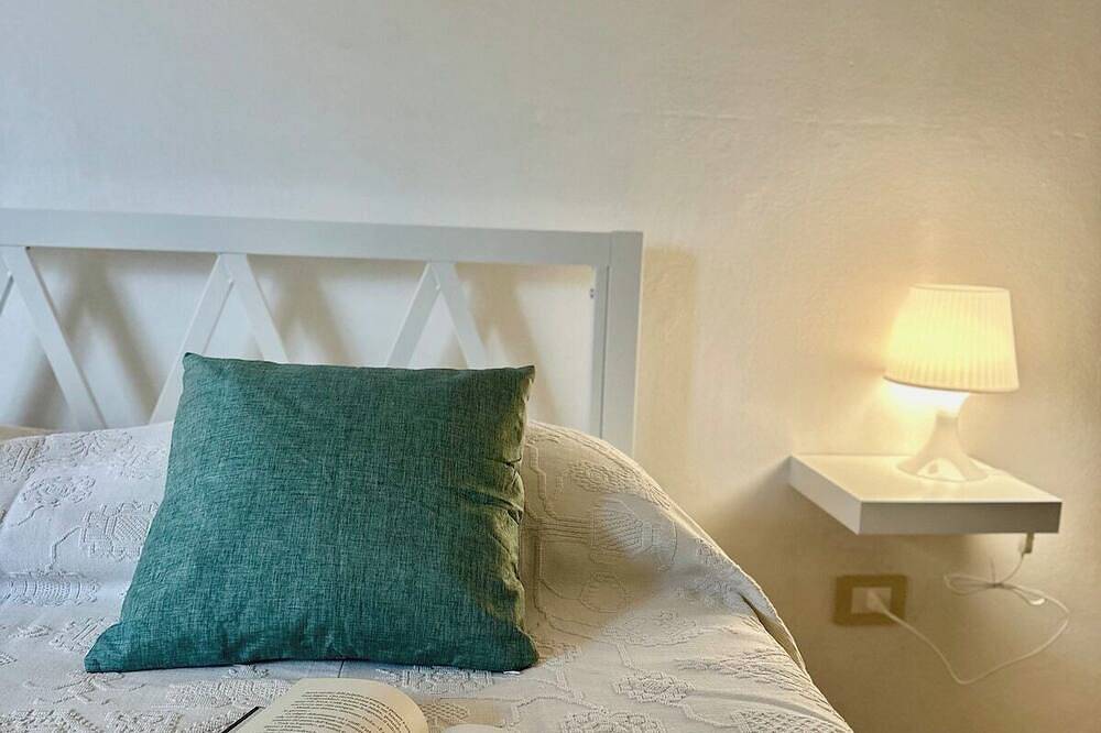 Apartamento entero, Quiet Modern Apartment near Center | Free Street Parking in Oristán, Campidano