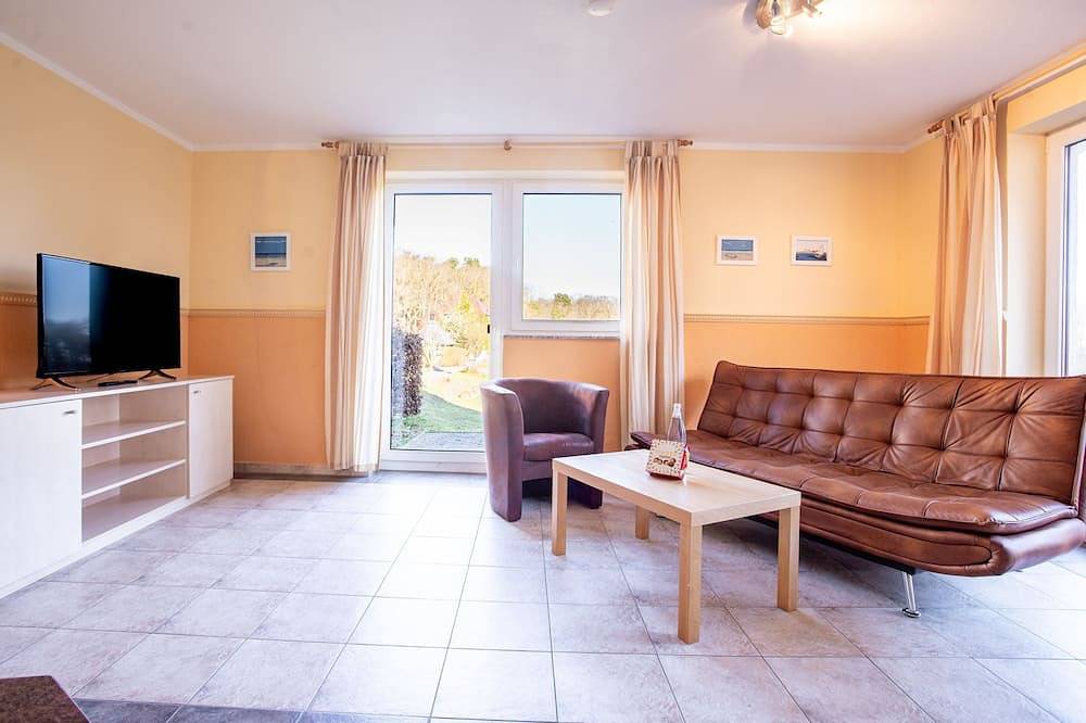 Ganze Wohnung, Ferienwohnung Habichtssicht - Ferienhaus Am Boddenufer in Buschvitz, Bergen auf Rügen und Umgebung