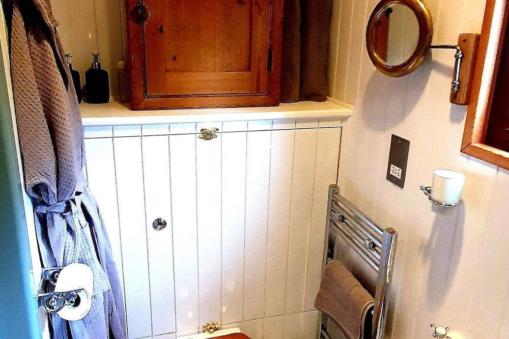 Exquisite Shepherd's Hut With Hot Tub - Between Moor and sea in Cornwall