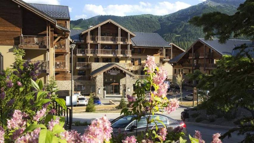 Location de vacances pour 7 personnes, avec sauna ainsi que balcon et piscine à Saint-Étienne-de-Tinée