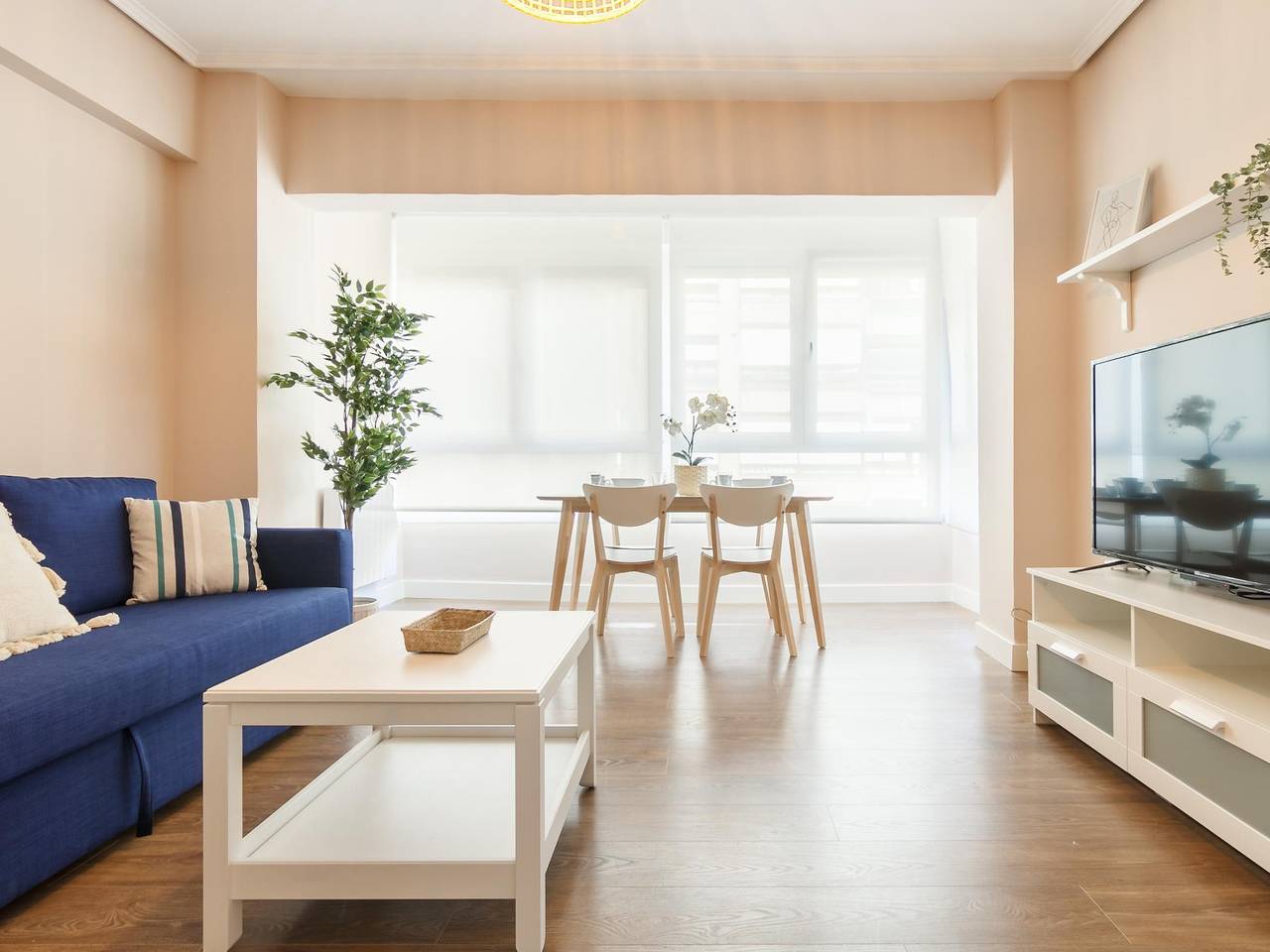 Entire holiday apartment, Completely renovated 10 min Beach Arrigunaga in Getxo, Basque Coast (Spain)