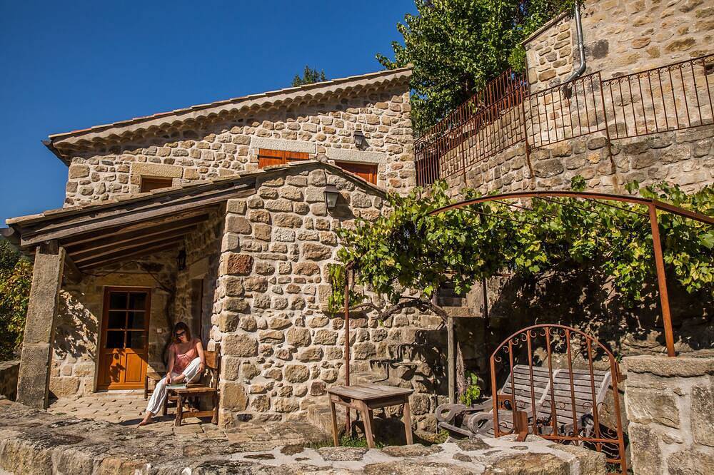 Le Castel - Location haut de gamme pour 6 personnes - spa... in Saint-Michel-de-Boulogne, Parc naturel régional des Monts d'Ardèche