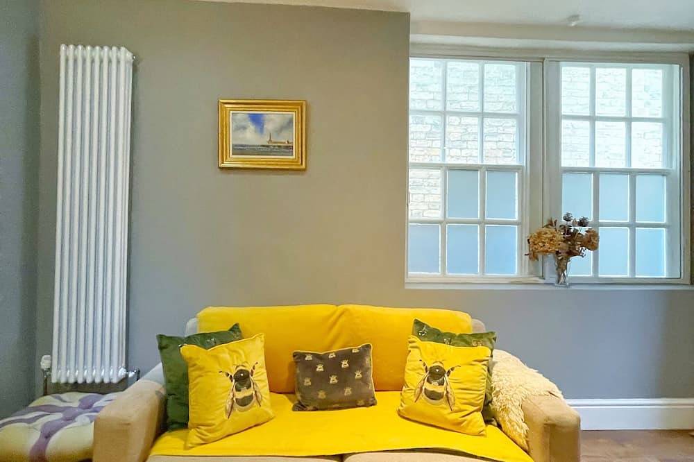 Historic cosy Old Town cottage-parking, garden, 2-min walk to beach in Botany Bay, Kent