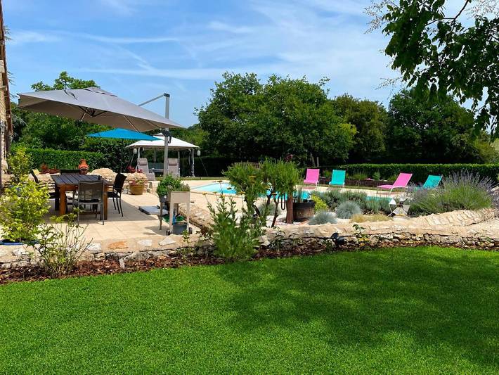 Chambre d’hôte pour 2 personnes, avec piscine ainsi que jardin et vue