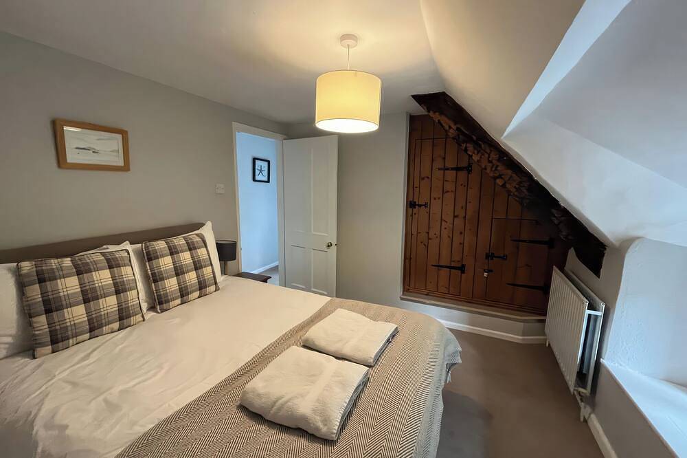 Little Ivy, pet friendly, with a garden in West Lulworth in Lulworth Cove, Dorset