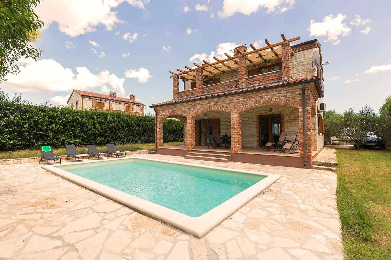 Sunny holiday house with private pool in Paradiž (Svetvinčenat), Butkovići
