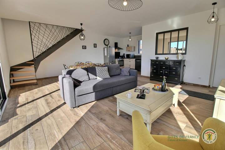 Gîte pour 6 personnes, avec terrasse et jardin