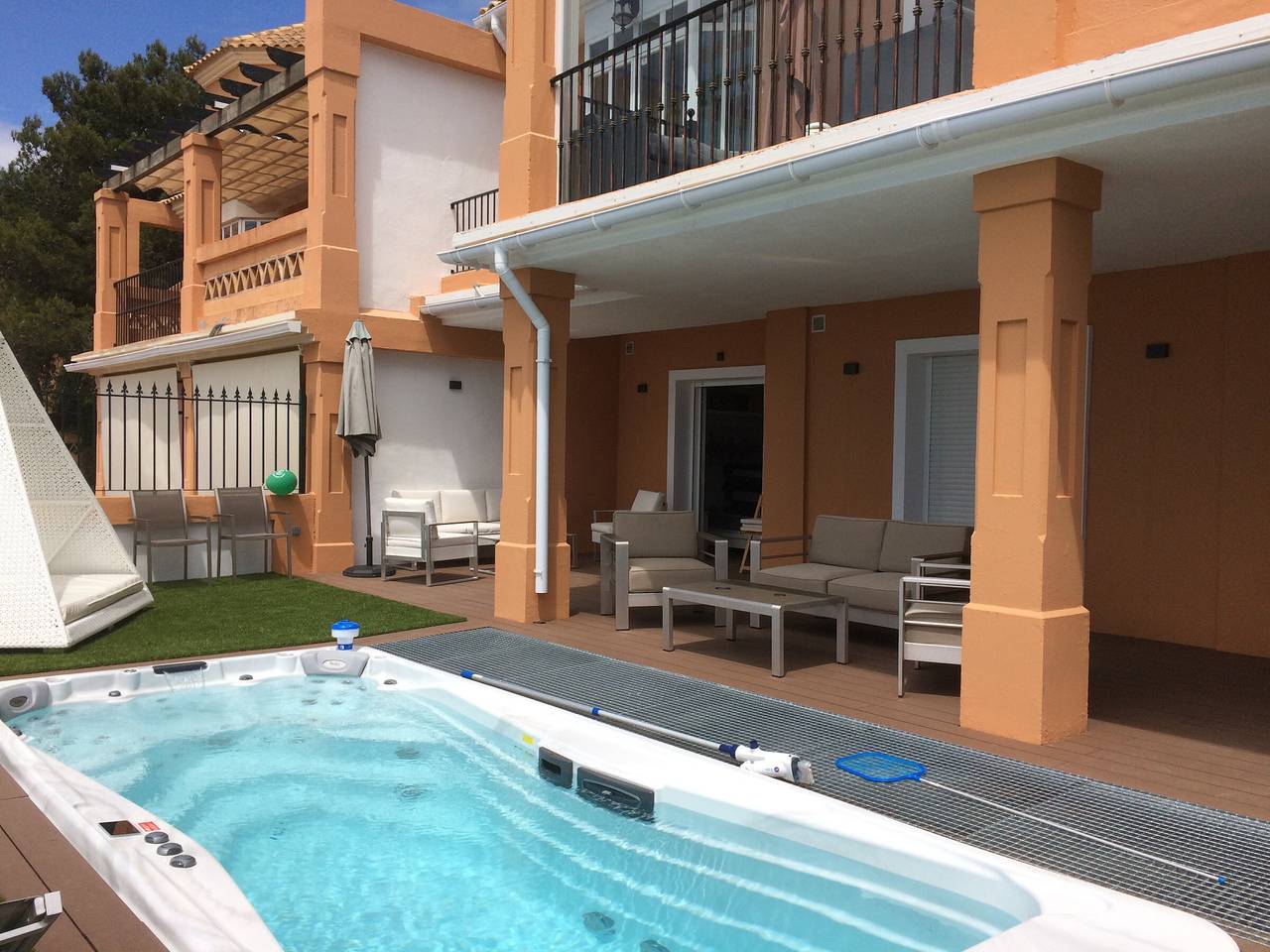 Maison moderne avec jacuzzi et spa à Ojen in Urbanizacion Las Jacarandas, Costa del Sol